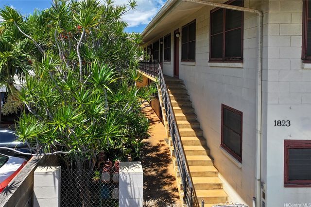 1823 Democrat Street, Honolulu, HI 96819