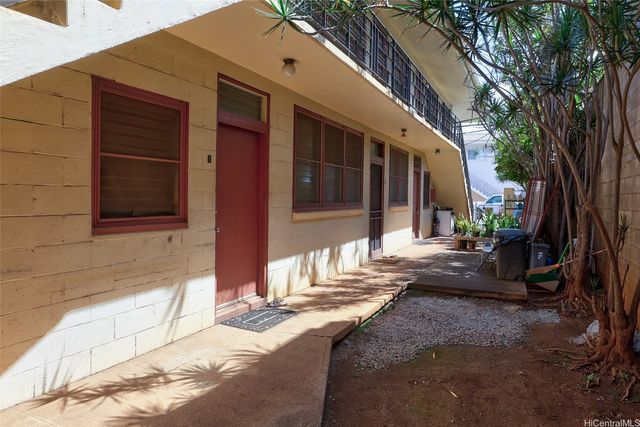 1823 Democrat Street, Honolulu, HI 96819