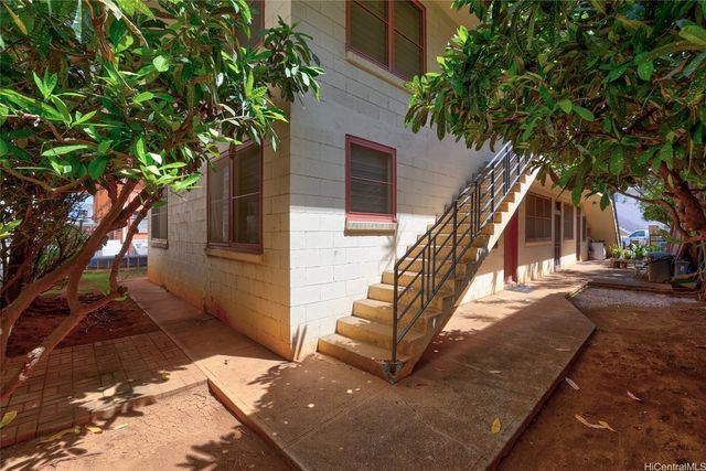 1823 Democrat Street, Honolulu, HI 96819