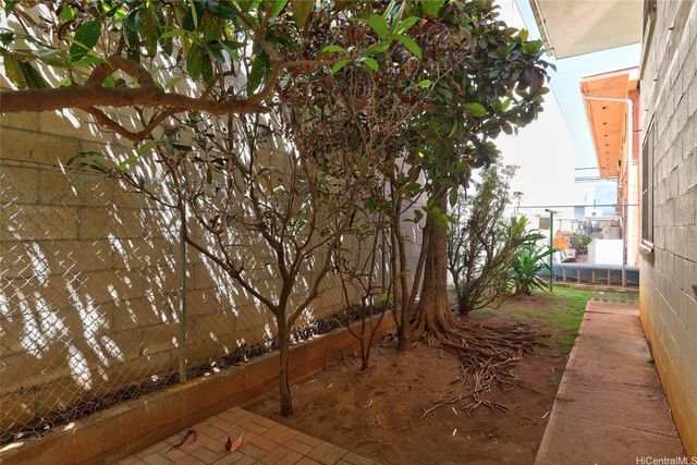 1823 Democrat Street, Honolulu, HI 96819