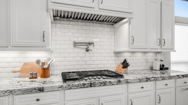 2219 N ESTATES Circle, Mesa, AZ 85207