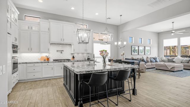 2219 N ESTATES Circle, Mesa, AZ 85207