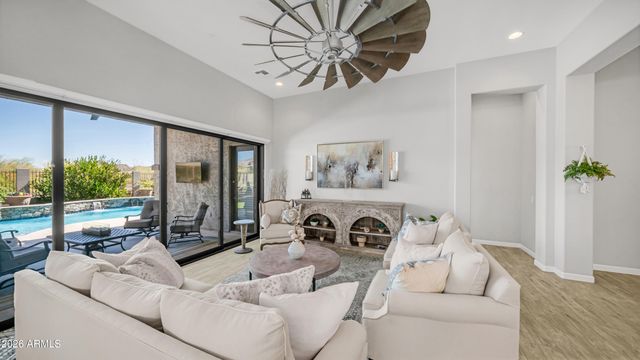 2219 N ESTATES Circle, Mesa, AZ 85207