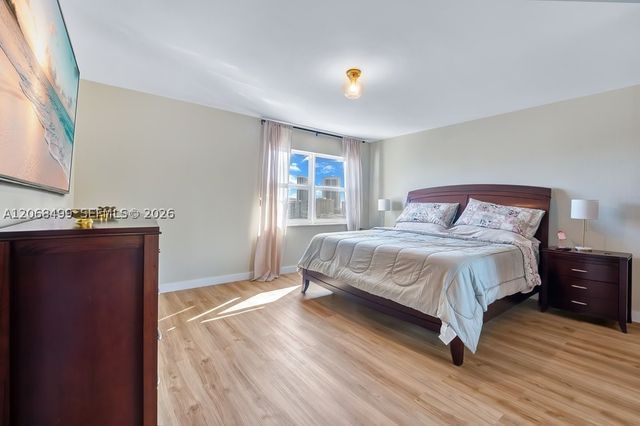 401 Golden Isles Dr 1116, Hallandale Beach, FL 33009