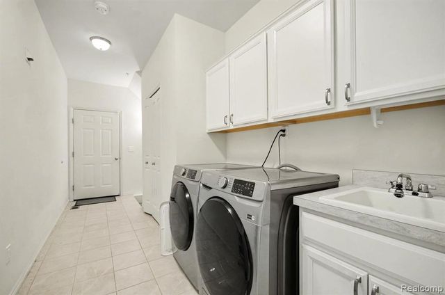 6996 Boulder Pointe Drive, Washington, MI 48094
