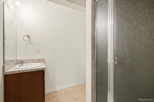 6996 Boulder Pointe Drive, Washington, MI 48094