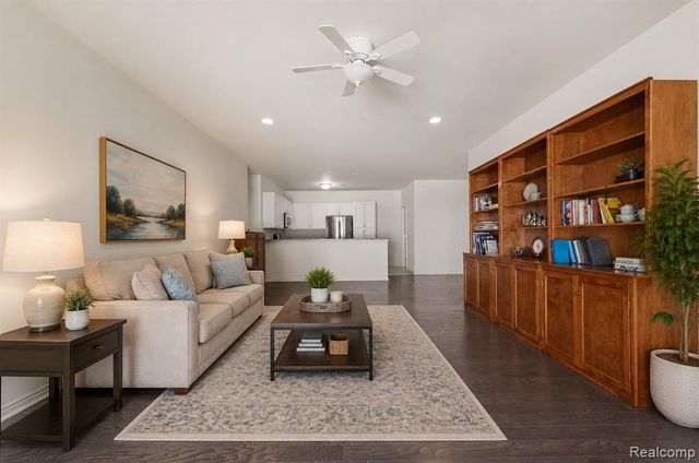 6996 Boulder Pointe Drive, Washington, MI 48094