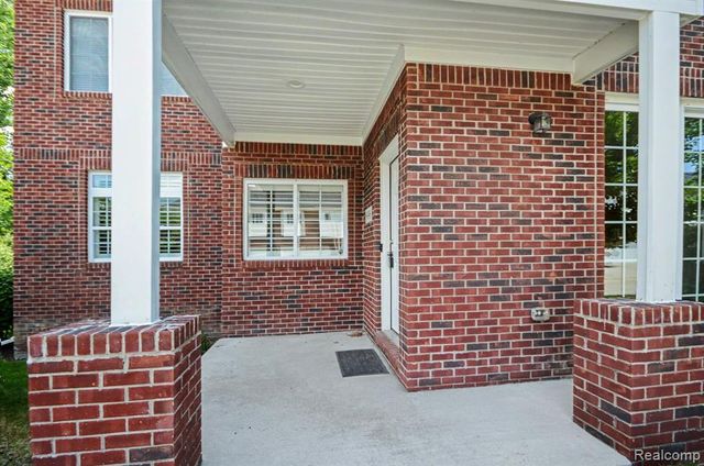 6996 Boulder Pointe Drive, Washington, MI 48094