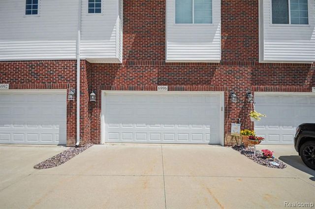 6996 Boulder Pointe Drive, Washington, MI 48094