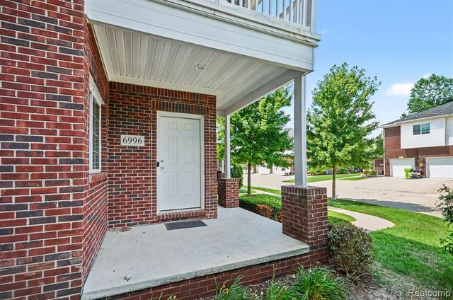6996 Boulder Pointe Drive, Washington, MI 48094