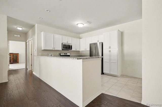 6996 Boulder Pointe Drive, Washington, MI 48094