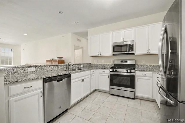 6996 Boulder Pointe Drive, Washington, MI 48094