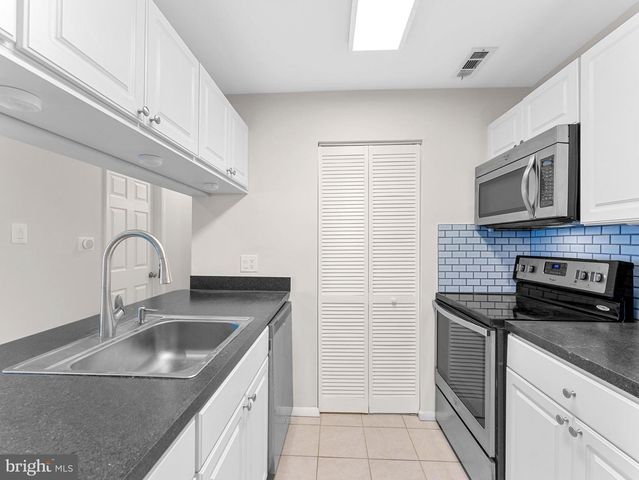 706 THE WOODS, Cherry Hill, NJ 08003