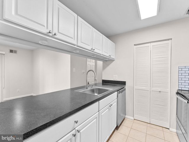 706 THE WOODS, Cherry Hill, NJ 08003