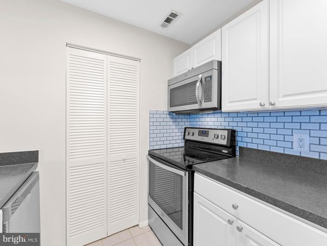 706 THE WOODS, Cherry Hill, NJ 08003