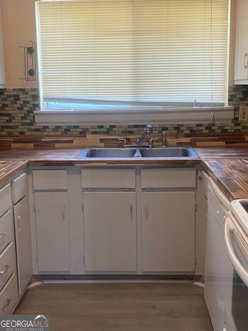 8574 Creekwood Way, Jonesboro, GA 30238