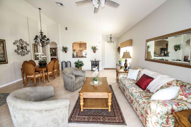 324 NW Breezy Point Loop, Port St Lucie, FL 34986