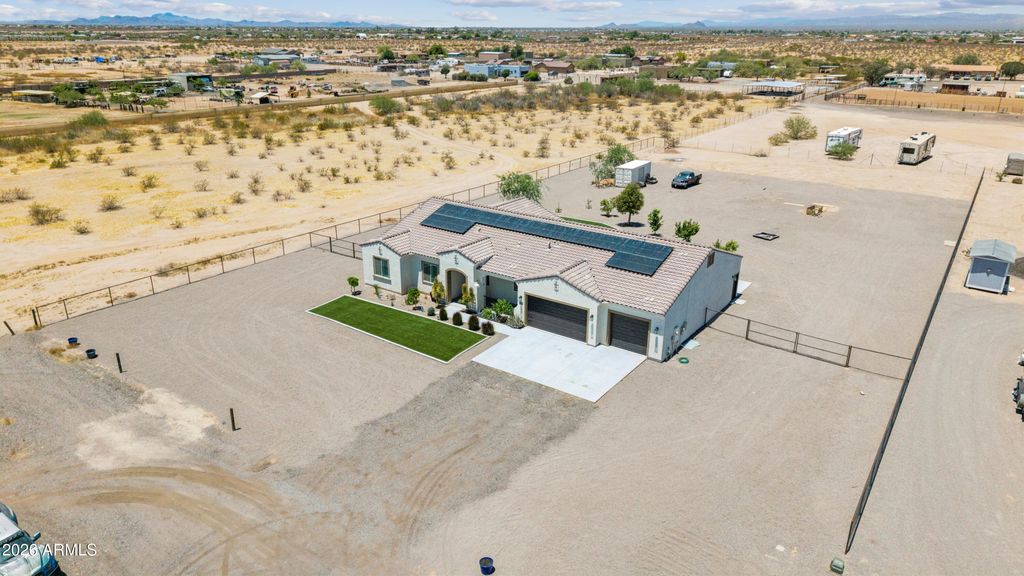 Image 11 of property listing at 21240 W MORNING VISTA Drive, Wittmann, AZ 85361