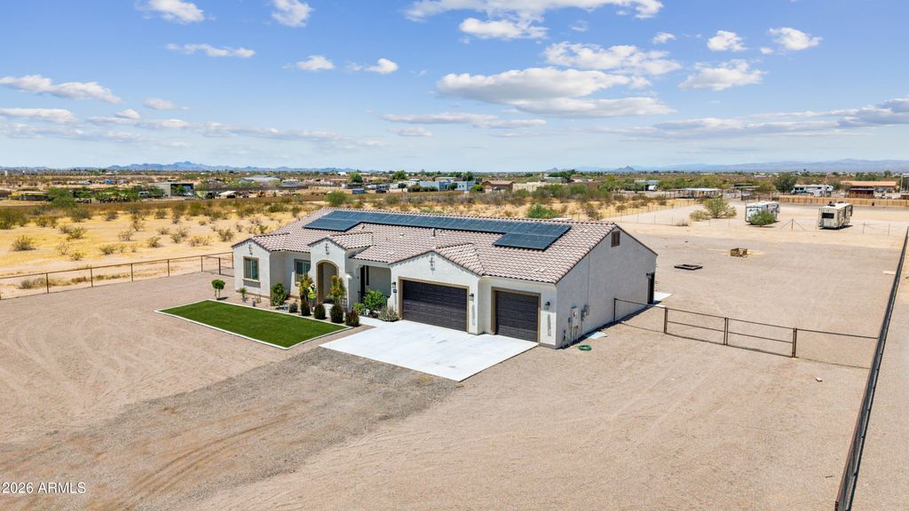 Image 12 of property listing at 21240 W MORNING VISTA Drive, Wittmann, AZ 85361