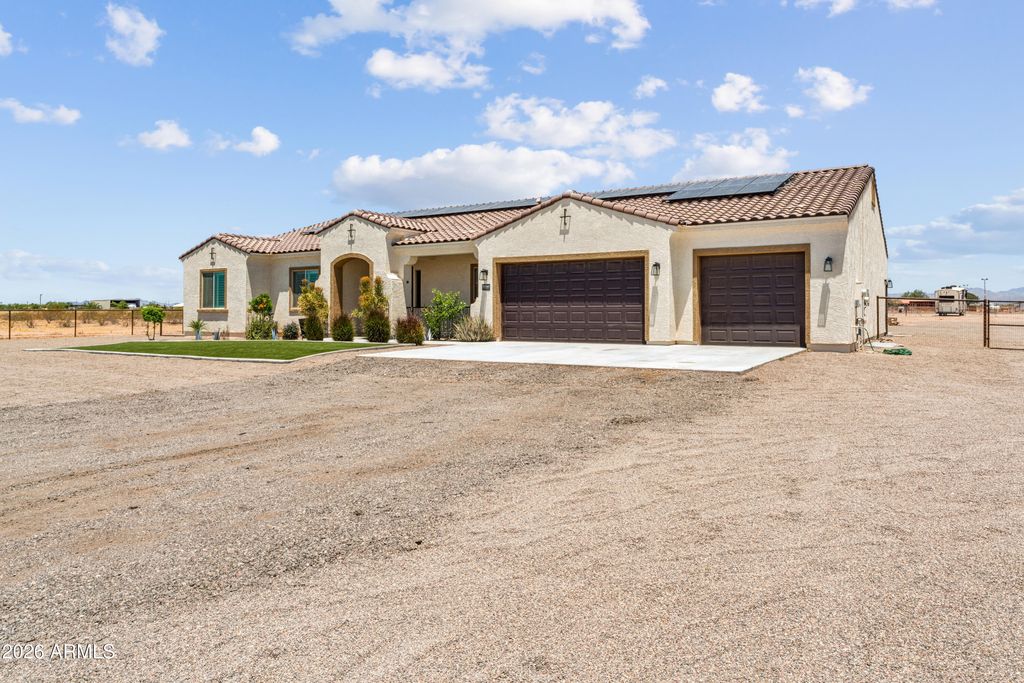 Image 14 of property listing at 21240 W MORNING VISTA Drive, Wittmann, AZ 85361