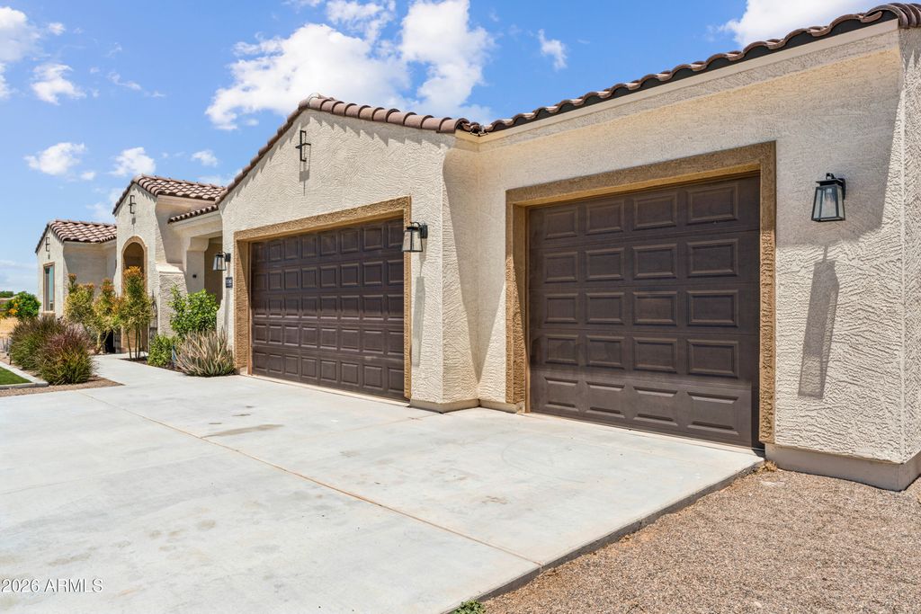 Image 16 of property listing at 21240 W MORNING VISTA Drive, Wittmann, AZ 85361