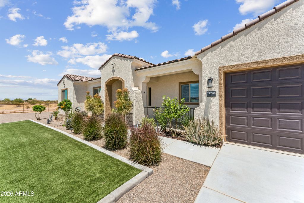 Image 17 of property listing at 21240 W MORNING VISTA Drive, Wittmann, AZ 85361