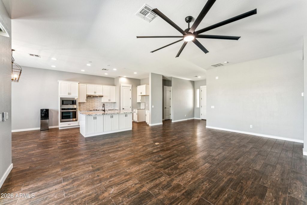 Image 23 of property listing at 21240 W MORNING VISTA Drive, Wittmann, AZ 85361