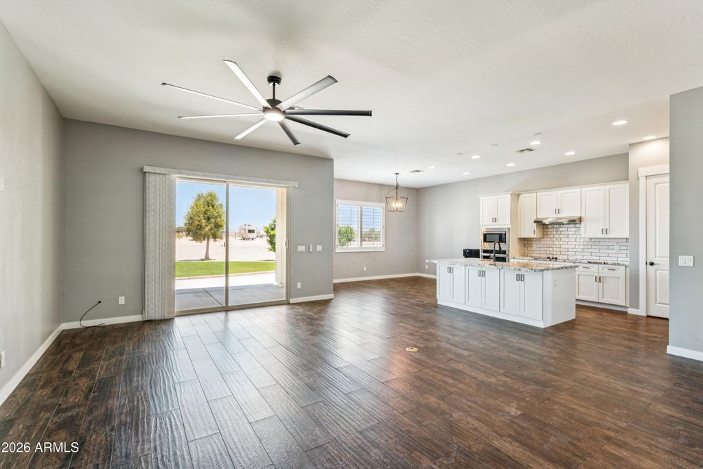 Image 25 of property listing at 21240 W MORNING VISTA Drive, Wittmann, AZ 85361