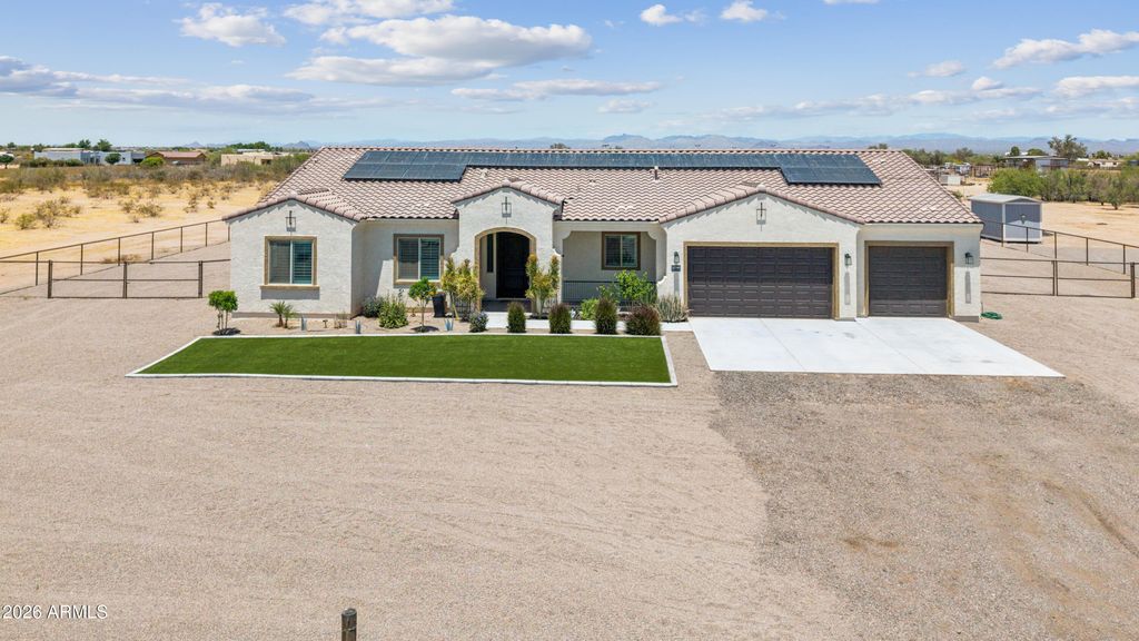 Image 3 of property listing at 21240 W MORNING VISTA Drive, Wittmann, AZ 85361