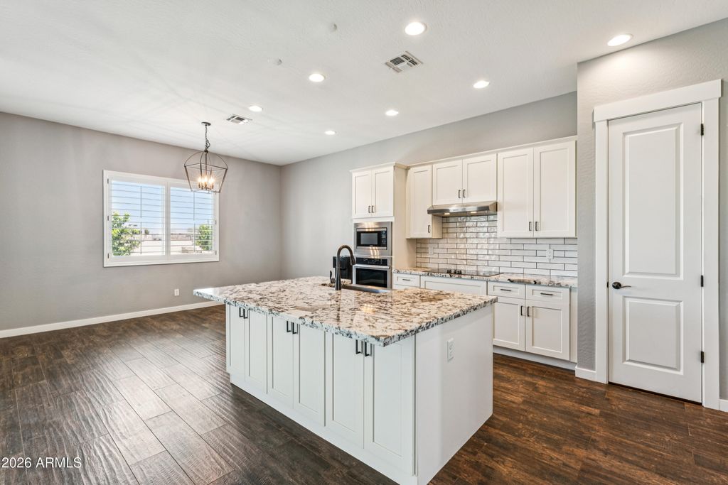Image 32 of property listing at 21240 W MORNING VISTA Drive, Wittmann, AZ 85361