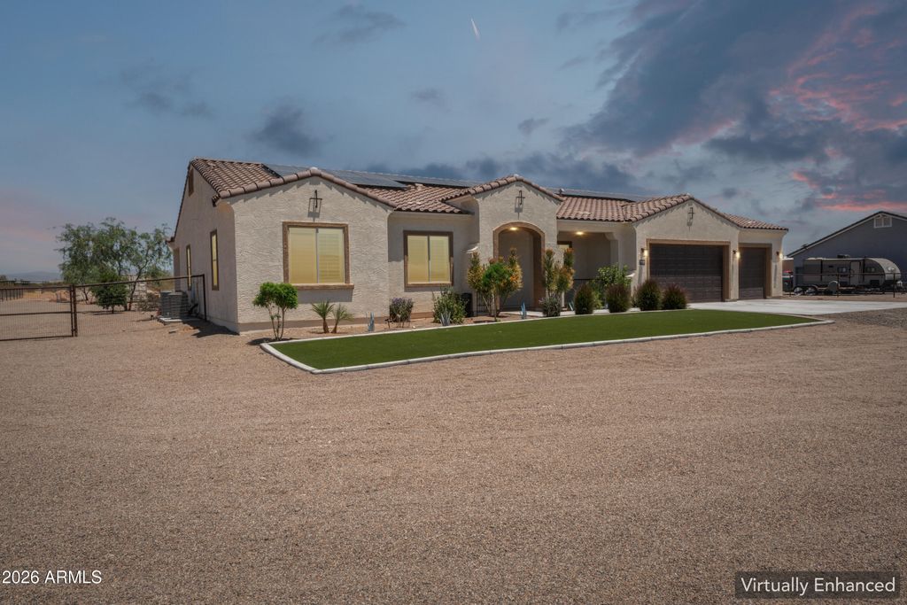 Image 4 of property listing at 21240 W MORNING VISTA Drive, Wittmann, AZ 85361