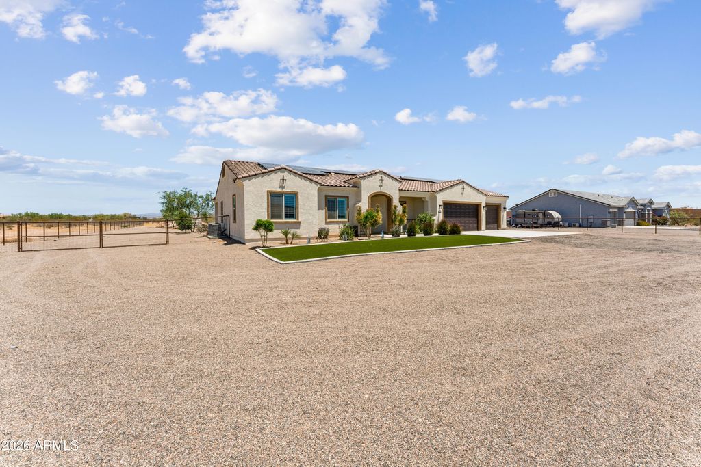 Image 6 of property listing at 21240 W MORNING VISTA Drive, Wittmann, AZ 85361