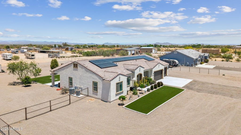 Image 7 of property listing at 21240 W MORNING VISTA Drive, Wittmann, AZ 85361