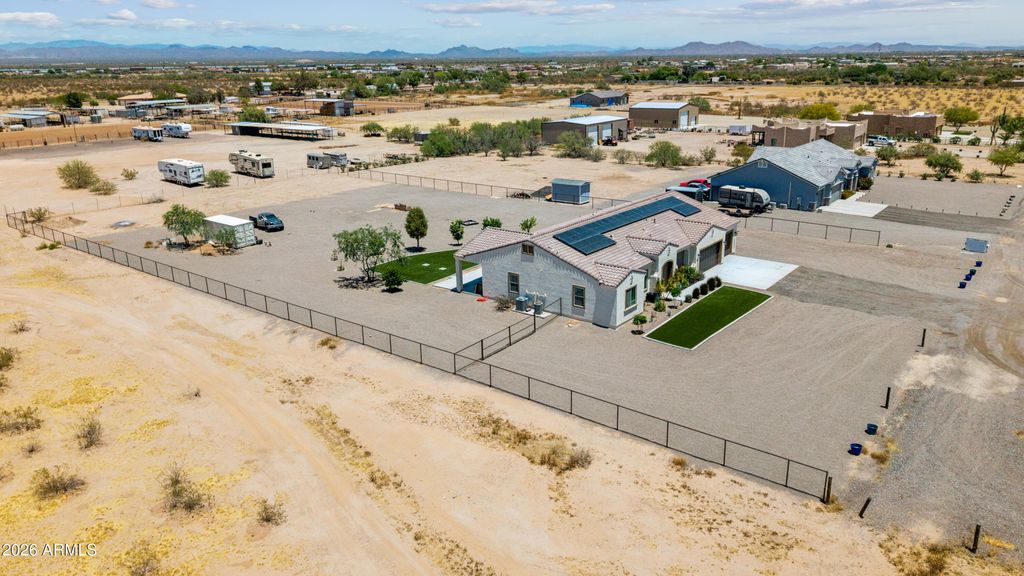 Image 8 of property listing at 21240 W MORNING VISTA Drive, Wittmann, AZ 85361