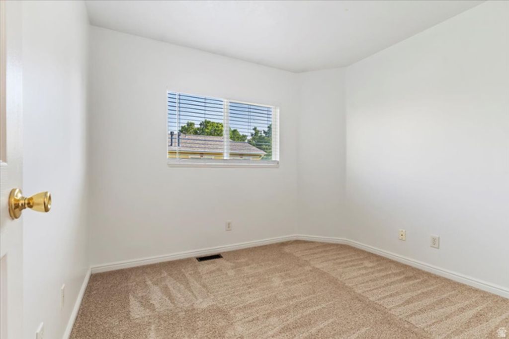 Image 14 of property listing at 4790 W BARLETTA CT, West Jordan, UT 84084