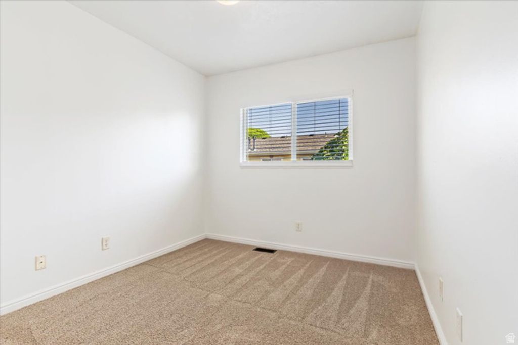 Image 15 of property listing at 4790 W BARLETTA CT, West Jordan, UT 84084