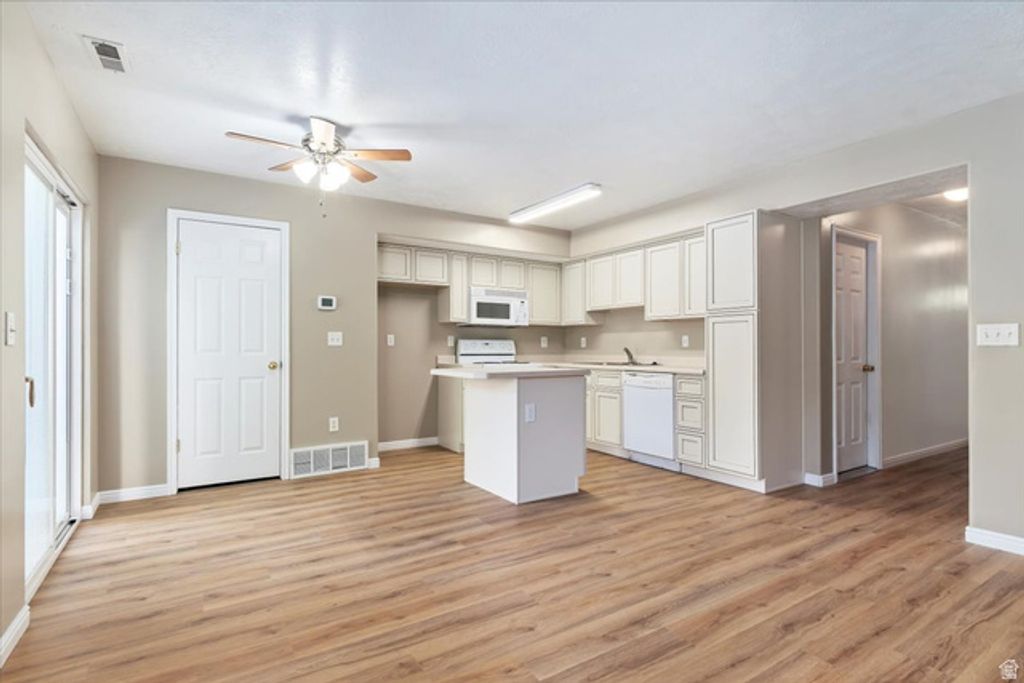 Image 4 of property listing at 4790 W BARLETTA CT, West Jordan, UT 84084