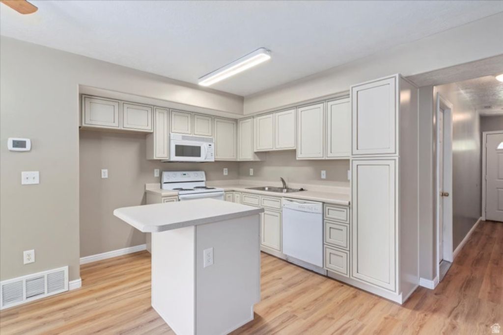 Image 9 of property listing at 4790 W BARLETTA CT, West Jordan, UT 84084