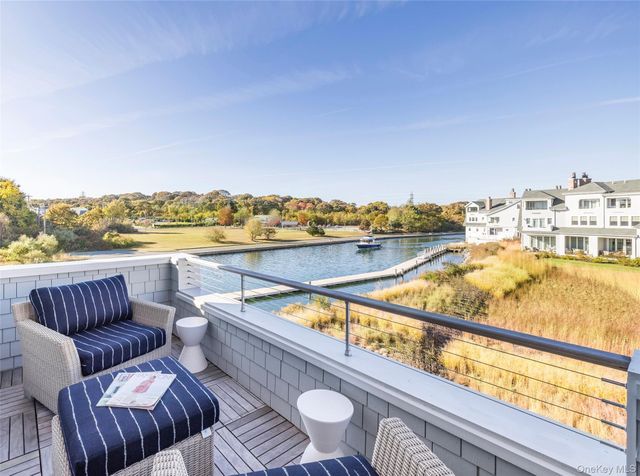 7 Old Boathouse Lane S, Hampton Bays, NY 11946