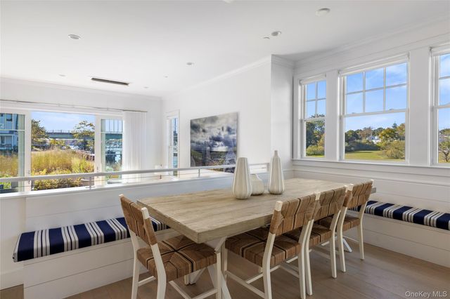 7 Old Boathouse Lane S, Hampton Bays, NY 11946