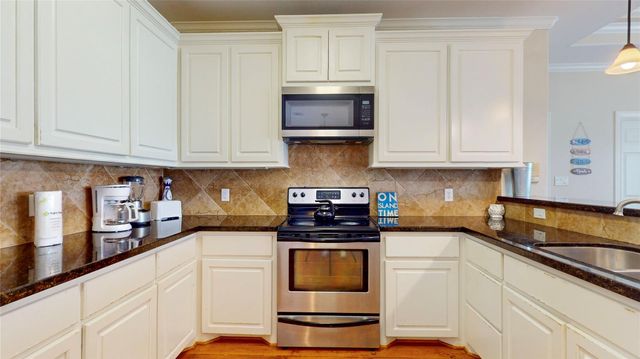 906 Helen Boulevard, Crystal Beach, TX 77650