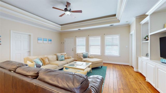 906 Helen Boulevard, Crystal Beach, TX 77650