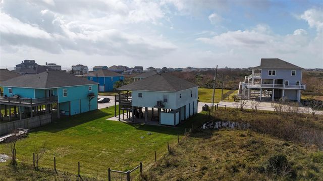 906 Helen Boulevard, Crystal Beach, TX 77650