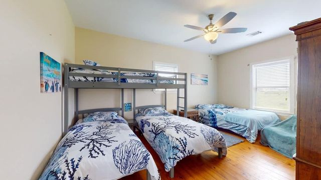 906 Helen Boulevard, Crystal Beach, TX 77650
