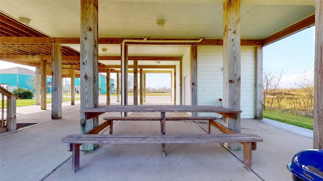 906 Helen Boulevard, Crystal Beach, TX 77650