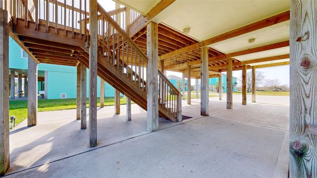 906 Helen Boulevard, Crystal Beach, TX 77650