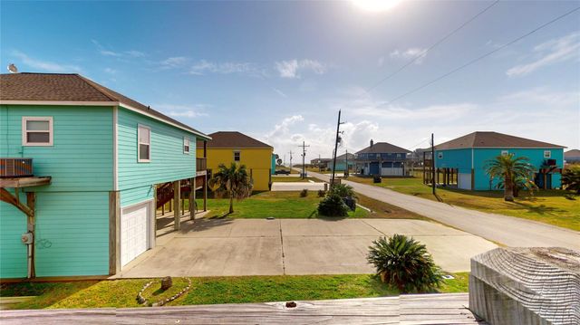 906 Helen Boulevard, Crystal Beach, TX 77650