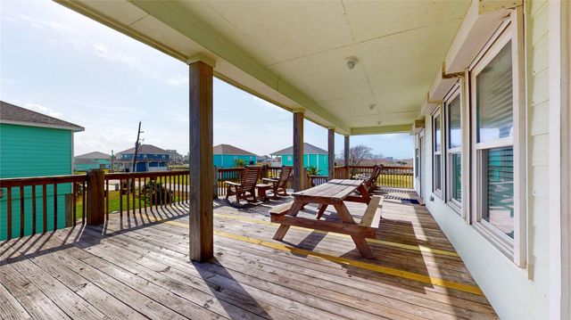 906 Helen Boulevard, Crystal Beach, TX 77650