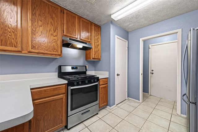 7522 Flair Oaks Drive, Houston, TX 77040
