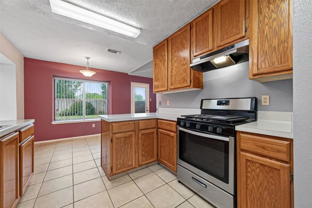 7522 Flair Oaks Drive, Houston, TX 77040